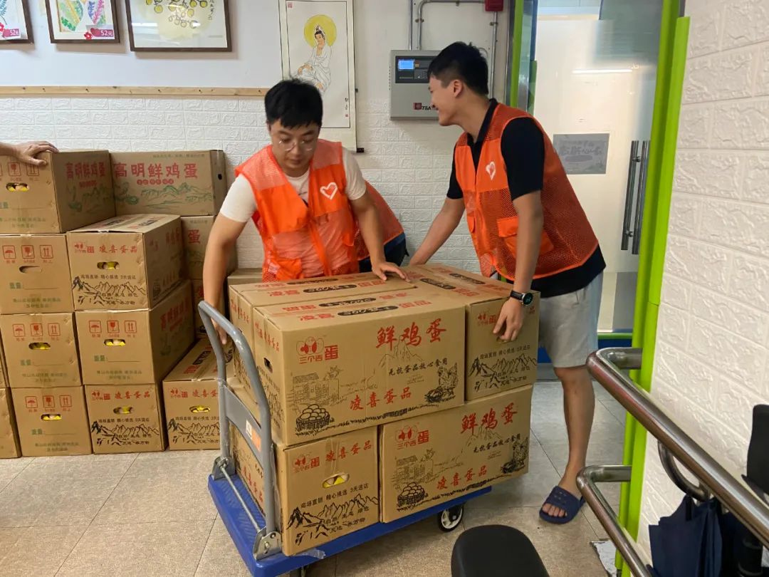 爱心企业为东莞市微笑爱心慈善基金会捐赠55080枚爱心鸡蛋(图3) 1-21091G55R95F.jpg