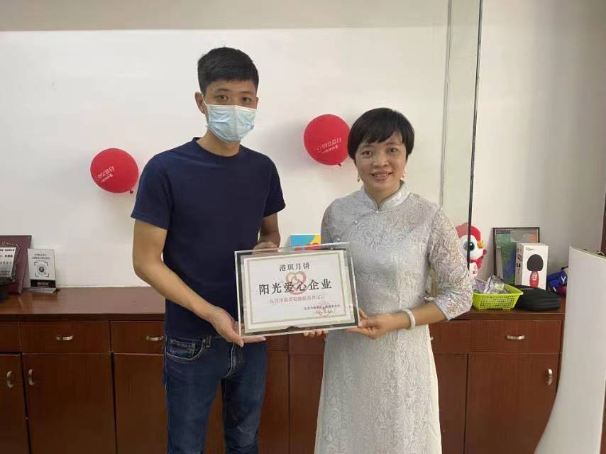 关爱长者 情暖中秋！东莞市微笑爱心慈善基金会联合爱心企业为50名社区高龄老人送月饼！(图7)