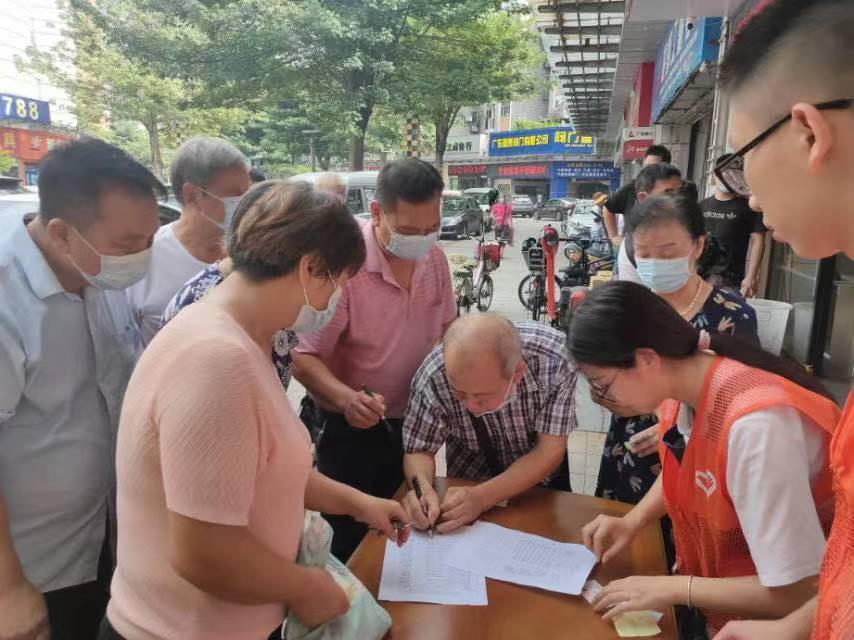 关爱长者 情暖中秋！东莞市微笑爱心慈善基金会联合爱心企业为50名社区高龄老人送月饼！(图3)