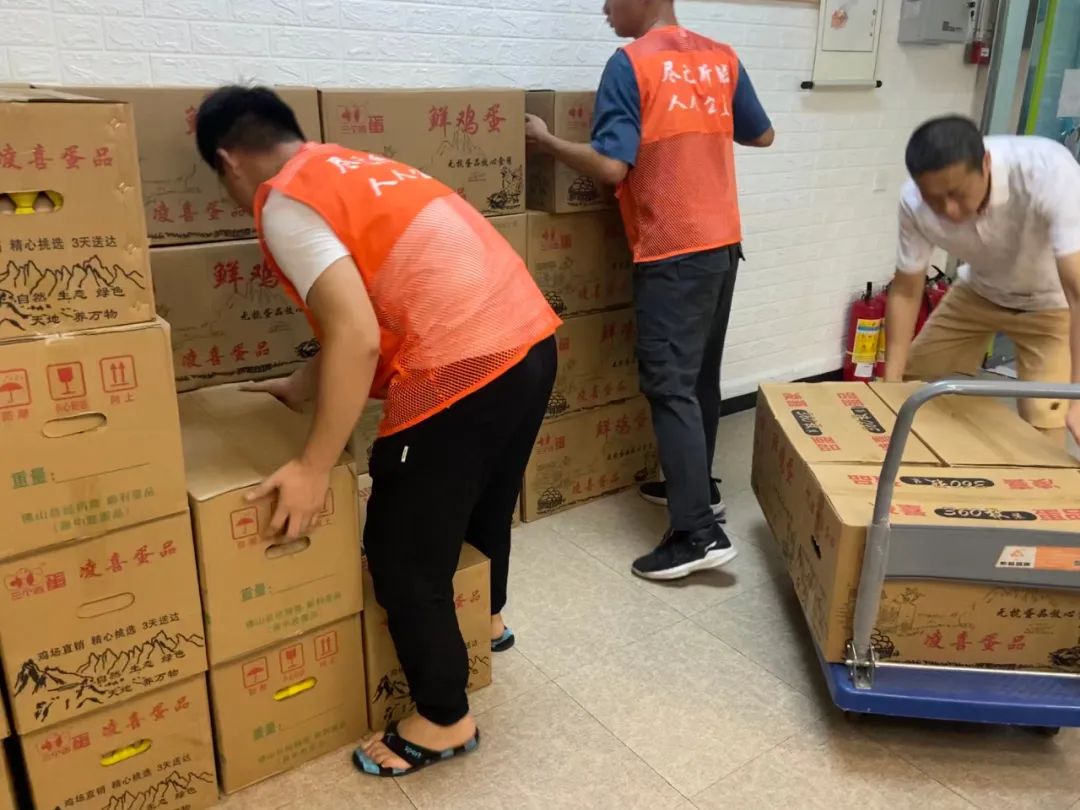 爱心企业为东莞市微笑爱心慈善基金会捐赠55080枚爱心鸡蛋(图4) 1-21091G55Sc31.jpg